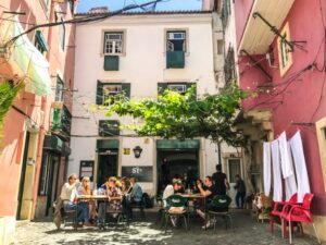 People eating at a busy cafe.